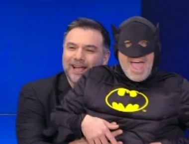 «Επικές» στιγμές Αρναούτογλου – Μουτσινά! Πήραν ακόμα και τηλέφωνο σε ανυποψίαστη τηλεθεάτρια! (βίντεο)